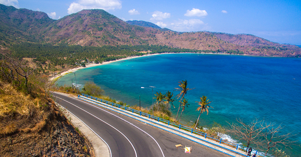 pantai senggigi lombok - rentcar lombok - sewa mobil lombok