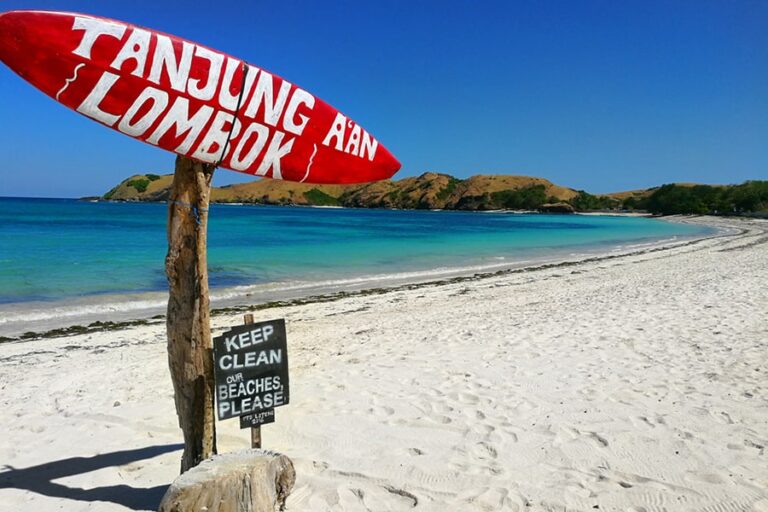 tanjung aan - rentcar lombok - sewa mobil lombok