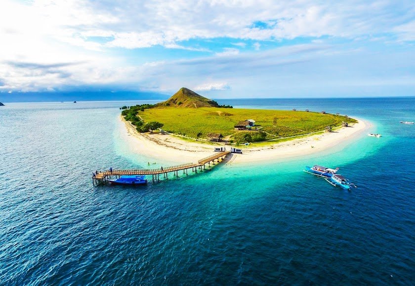 Pulau Kenawa Sumbawa untuk paket wisata Sumbawa